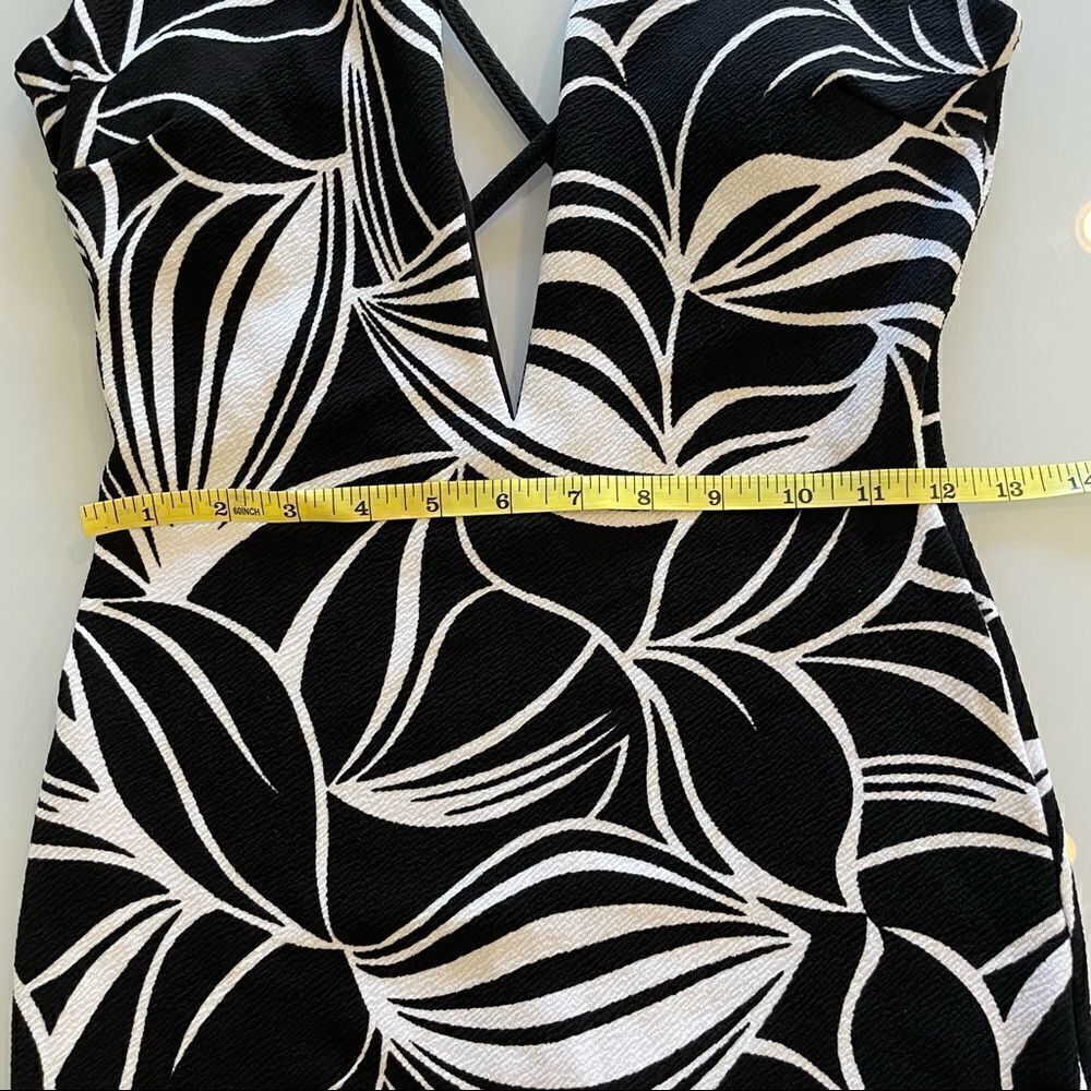 Abstract Leaf Bodycon Mini Dress - Picture 3 of 10